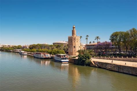 Il Guadalquivir: Fiume Mitico e Testimone Storico di Siviglia!