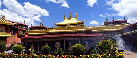  Lhading Monastery: Un gioiello di spiritualità e storia nel cuore del Tibet!